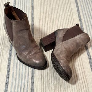 Gently worn women’s Sofft ankle boots
